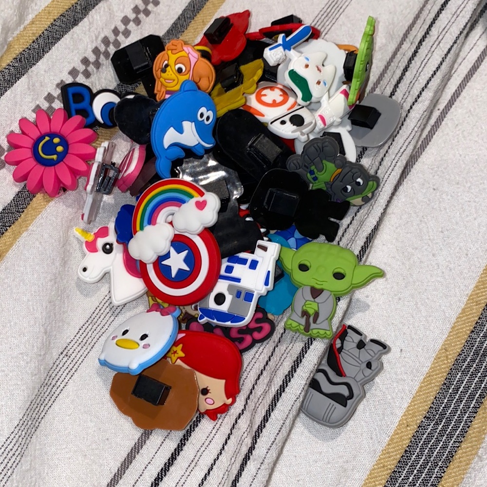 bundle random crocs charms jibbitz